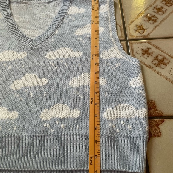 NWOT Cloud Knit Vest - Picture 4 of 4